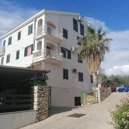 Apartman Ella Apartment *