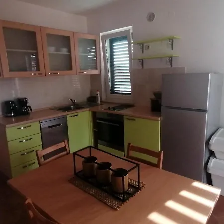 Apartman Ella *
