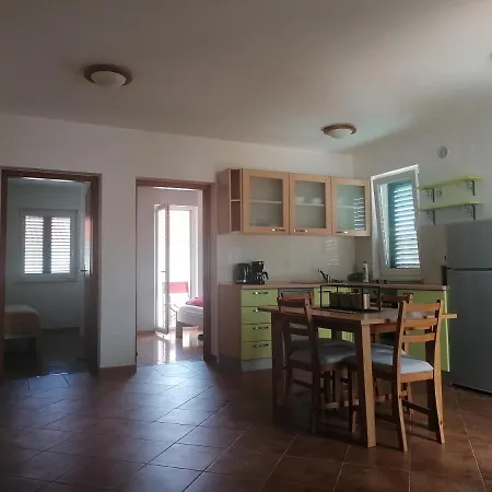 Apartman Ella *